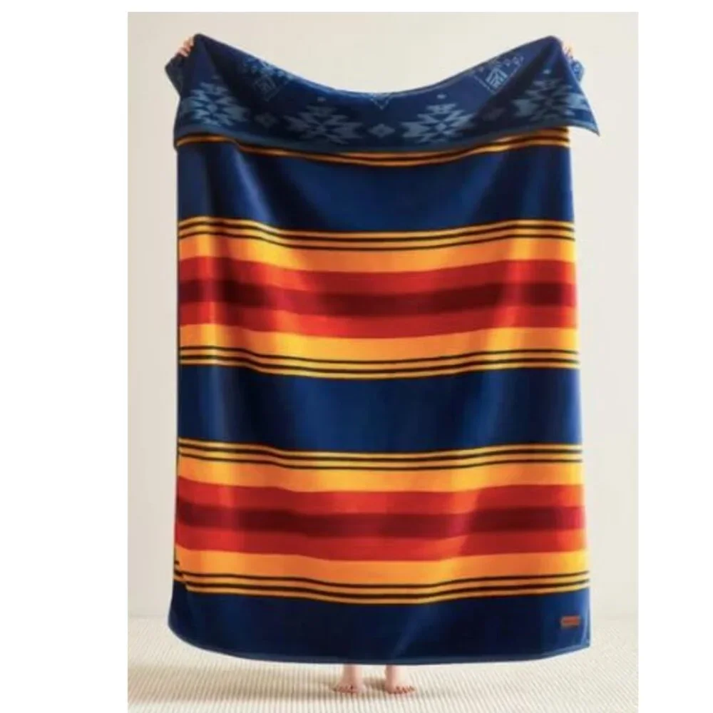 Pendleton Home Reversible Plush Throw Grand Canyon - Picture 3 of 3